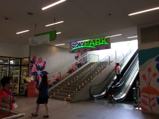 SM Auraエスカレーター5F