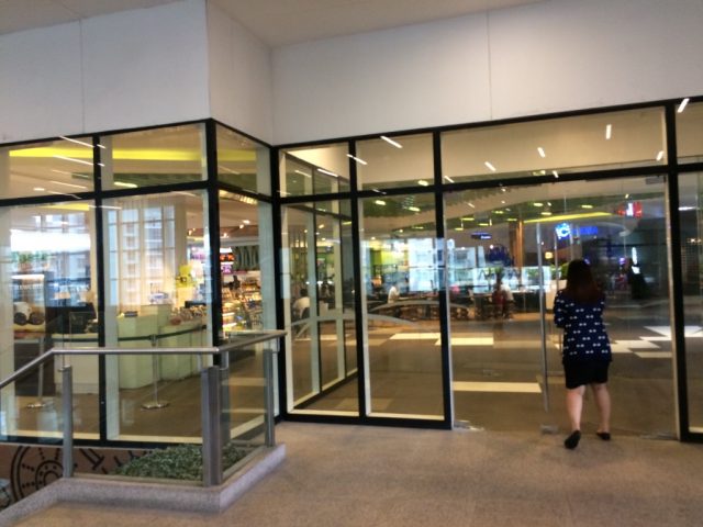 SM Auraフードコート