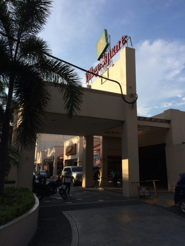 Vito Cruz周辺 Village Square