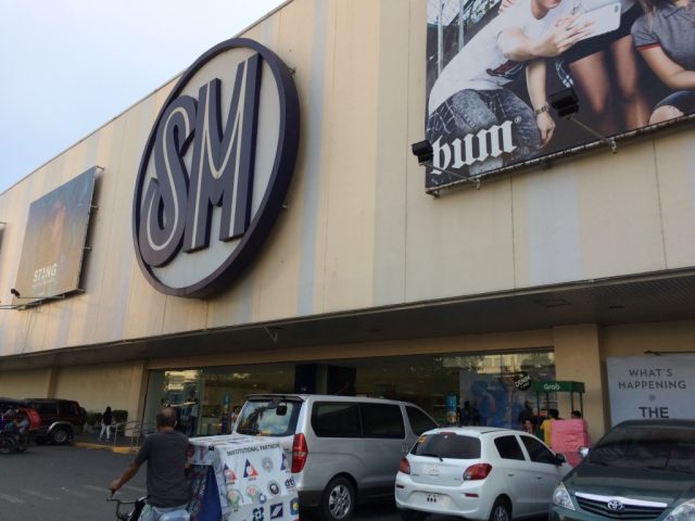 LRT Vito Cruz駅周辺 SM