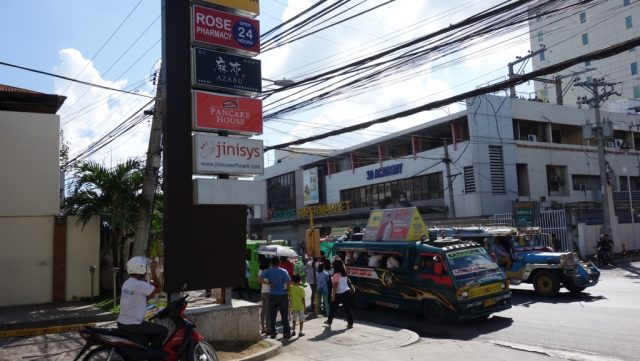 ジプニー乗り場　JY Square