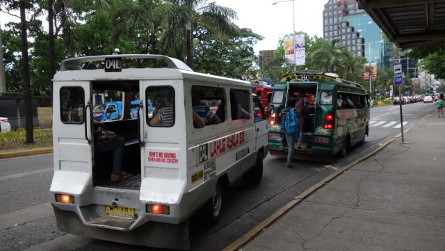 ジプニー乗り場　Ayala