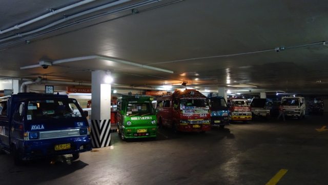 ジプニー乗り場　Ayala