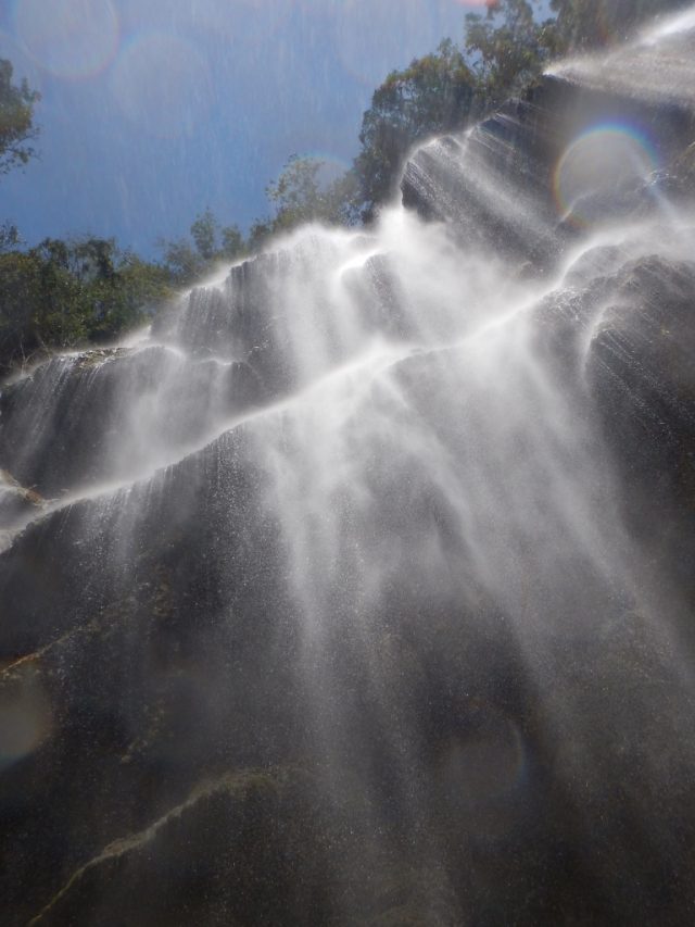 トゥマログ（Tumalog）滝