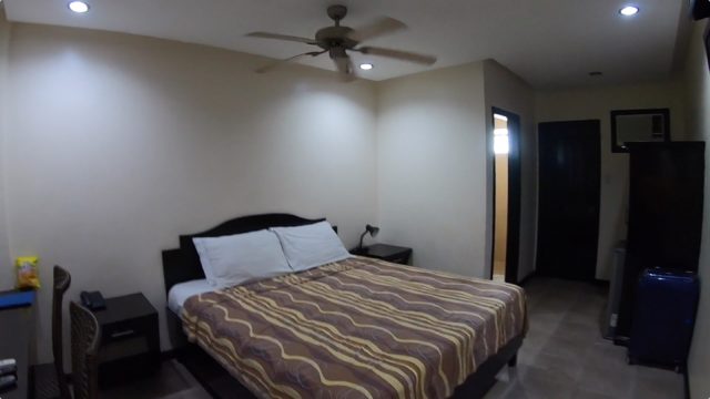 20190622_アンヘレス_BoomerangHotel_部屋全体