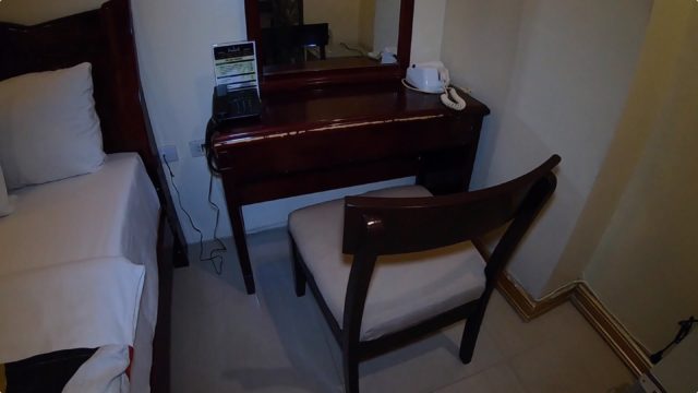 20190626_アンヘレス _ImperialHotel_机