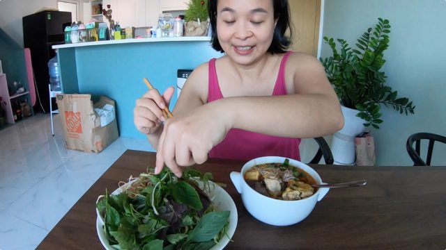 ホーチミン女性猫